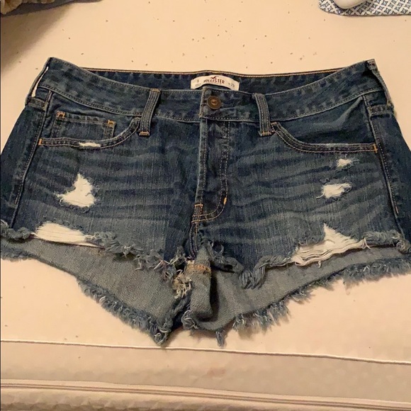 Hollister Size 9 Jean shorts - Picture 1 of 3